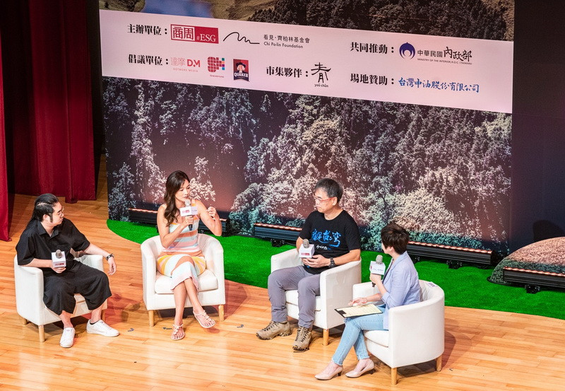麥覺明導演及藝人Janet、齊廷洹共同討論台灣的環境保護議題,尤其麥覺明導演承接下《看見台灣Ⅲ》的拍攝重任,預計於2024年上映 麥覺明導演及藝人Janet、齊廷洹共同討論台灣的環境保護議題,尤其麥覺明導演承接下《看見台灣Ⅲ》的拍攝重任,預計於2024年上映