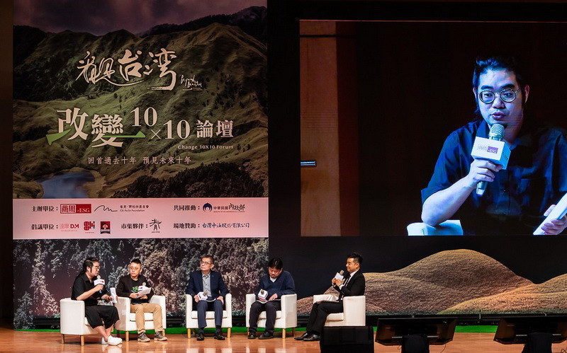 透過齊柏林導演鏡頭下的《看見台灣Ⅰ》,讓政府及民間單位看見了許多環保問題,而前陣子剛通過的「礦業法」,正是由此延伸所推動的成功修法案例。論壇中邀請到齊柏林導演的兒子齊廷洹、內政部營建署蘇崇哲組長、地球公民基金會黃靖庭主任及洪申翰立委共同討論在推動「礦業法」修法時所遇到的阻礙 透過齊柏林導演鏡頭下的《看見台灣Ⅰ》,讓政府及民間單位看見了許多環保問題,而前陣子剛通過的「礦業法」,正是由此延伸所推動的成功修法案例。論壇中邀請到齊柏林導演的兒子齊廷洹、內政部營建署蘇崇哲組長、地球公民基金會黃靖庭主任及洪申翰立委共同討論在推動「礦業法」修法時所遇到的阻礙