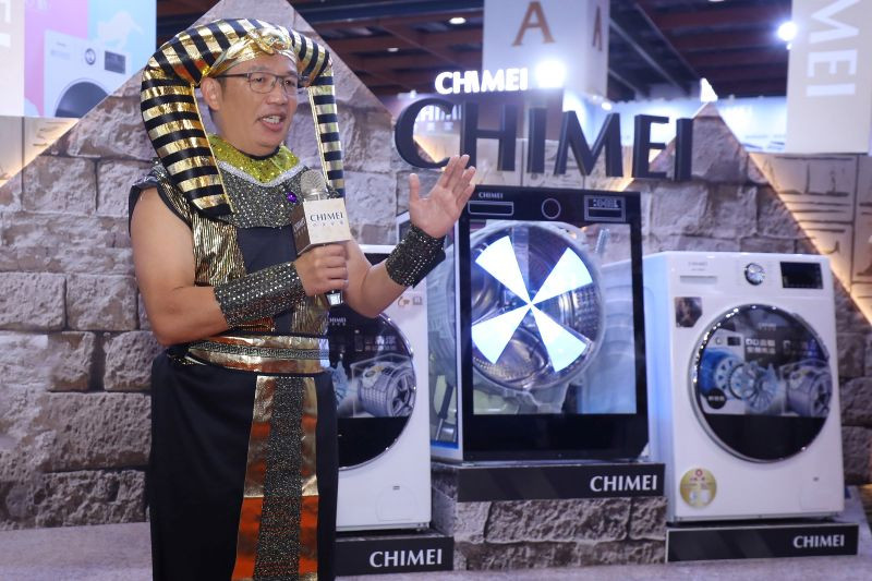 奇美家電營銷事業部總經理劉原宏分享品牌以AI技術與節能創新為核心,持續打造全方位智慧居家解決方案的發展策略。 奇美家電營銷事業部總經理劉原宏分享品牌以AI技術與節能創新為核心,持續打造全方位智慧居家解決方案的發展策略。